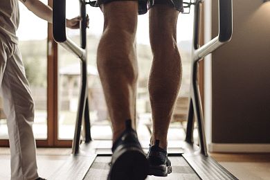 Cardio Training mit Blick in die Alpen